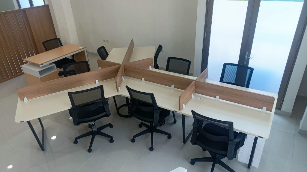 Transformasi Ruang Kerja Modern : Solusi Furnitur Custom untuk Produktivitas Maksimal 7 IMG 20250908 133805 318 1 7 Jasa Desain Interior Kantor | Jual Furniture Kantor