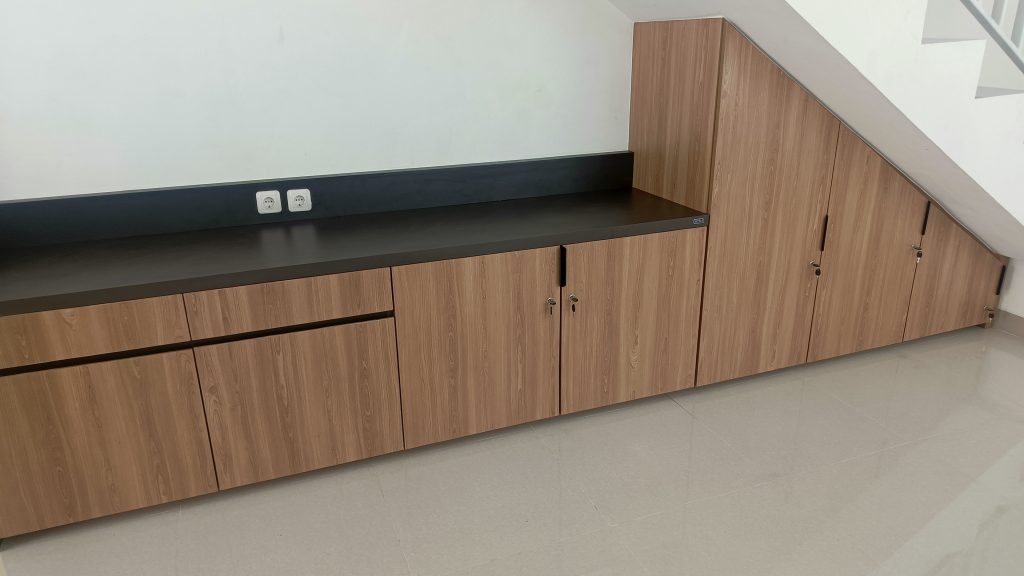 Transformasi Ruang Kerja Modern : Solusi Furnitur Custom untuk Produktivitas Maksimal 5 IMG 20250908 141700 963 5 Jasa Desain Interior Kantor | Jual Furniture Kantor