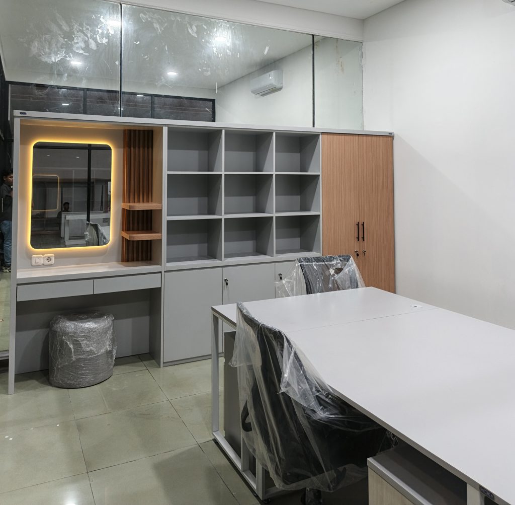 Inspirasi Interior Office Showroom: Desain Profesional yang Meningkatkan Citra Brand 6 ashd8 6 Jasa Desain Interior Kantor | Jual Furniture Kantor